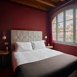Rego Apartments - Boutique Aparthotel & Serenity Spa With Some Off-Site Apartments In The Heart Of Bergamo City Center Διαμέρισμα